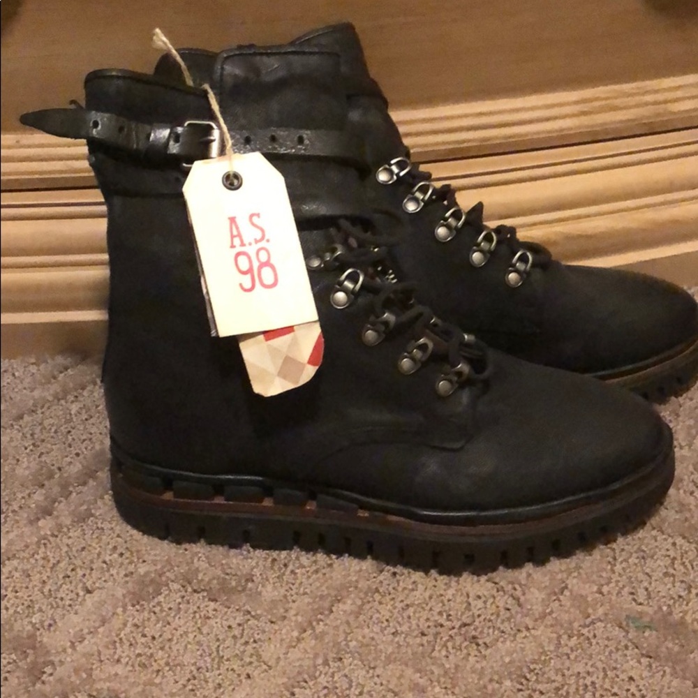 BRAND NEW A.S 98 black leather boots